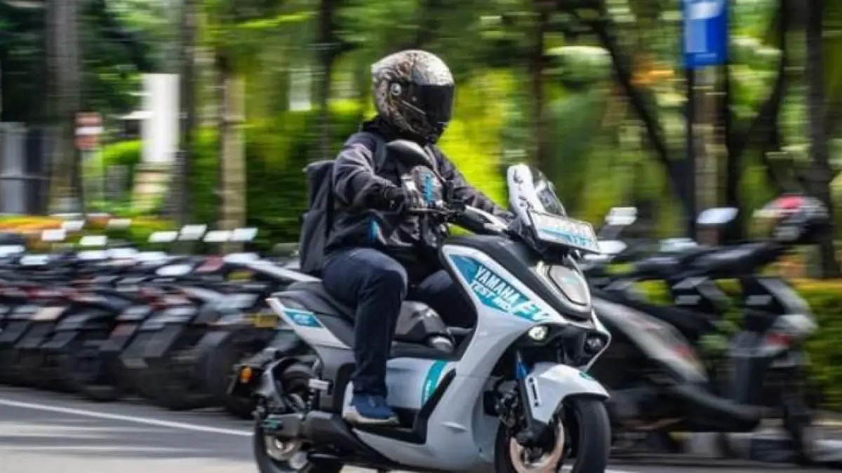 Yamaha E01 motor listrik hadir dengan desain futuristik, teknologi modern, dan biaya hemat untuk aktivitas harian.