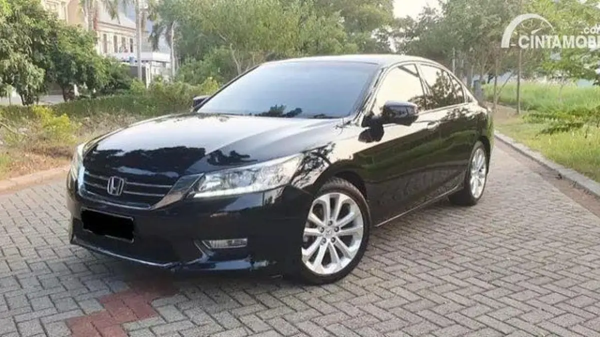 Harga sedan bekas murah 2025 bikin heboh, Honda Accord, BMW 320i hingga Mercedes-Benz E300 dijual mulai Rp20 jutaan. (Pinterest. com)