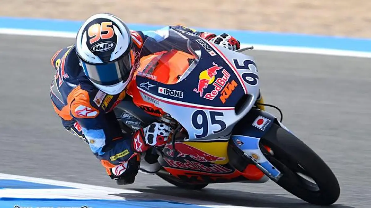 Keanu Ramadhipa juara Red Bull Rookies Cup Jerez 2026 usai kalahkan Benja Fernandez di tikungan terakhir secara dramatis.(pimterest)