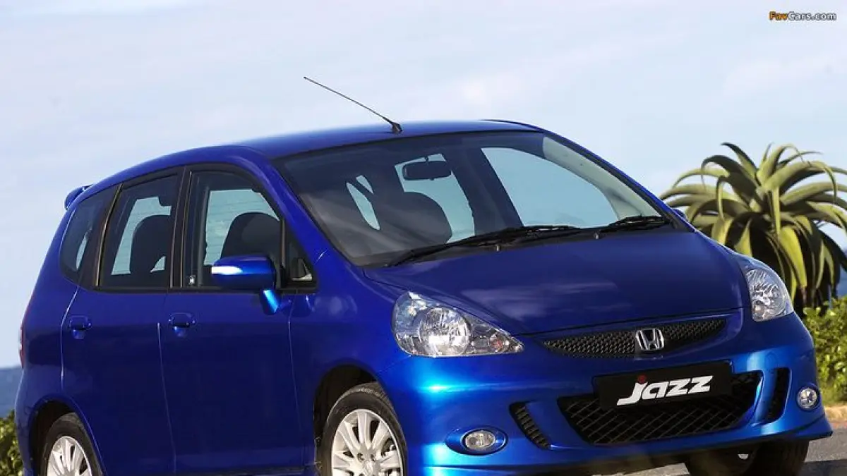 Mobil bekas di bawah Rp100 juta seperti Avanza, Jazz, hingga Ertiga masih minim penyakit dan layak dipakai harian pada 2026. (Pinterest. com)