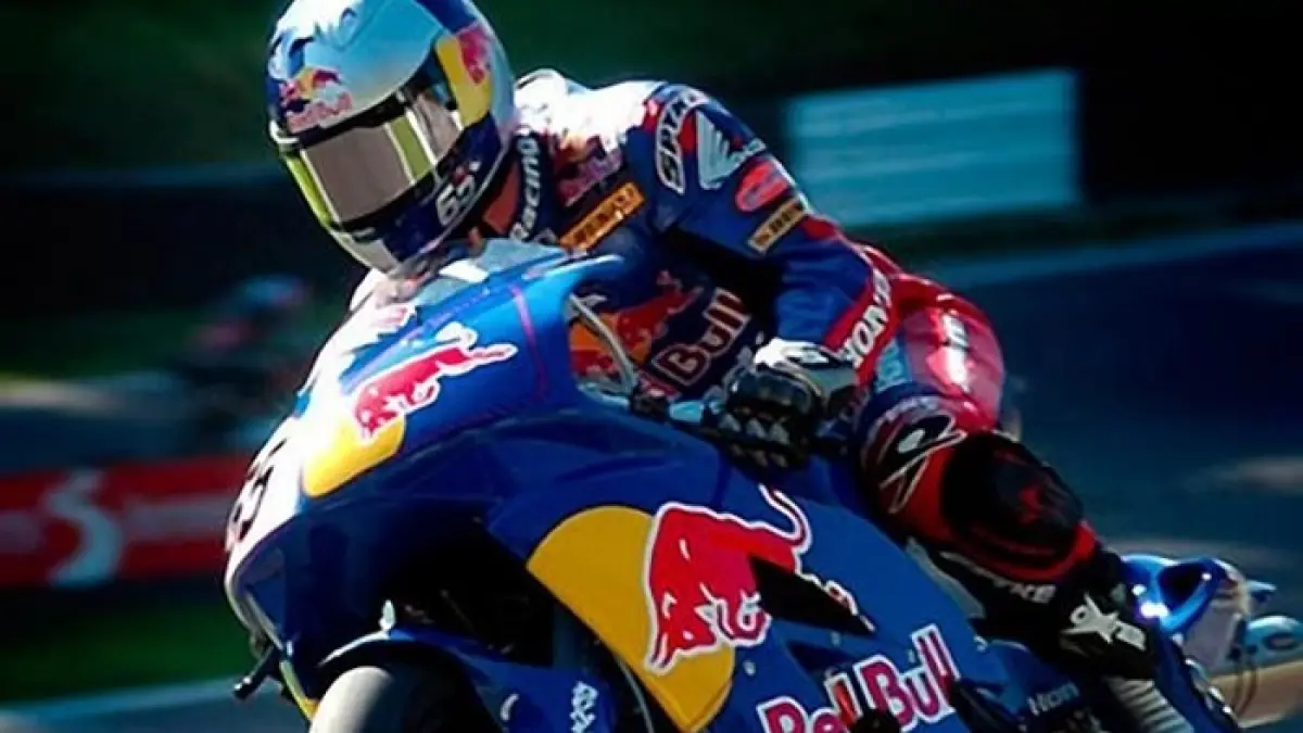 Benja Fernandez juara Red Bull MotoGP Rookies Cup Le Mans usai David Gonzalez jatuh dramatis di tikungan terakhir. (Pinterest)