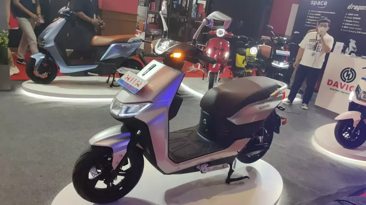 Harga motor listrik Davigo Dragon SLI Rp18,5 juta dengan jarak tempuh 200 km, desain mirip Honda Beat dan fitur modern.