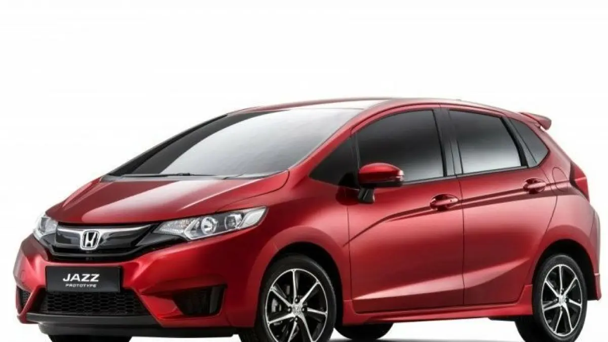 Honda Jazz 2025 hadir dengan desain sporty, teknologi modern, dan mesin hybrid hemat BBM. Simak spesifikasi dan perkiraan harganya.