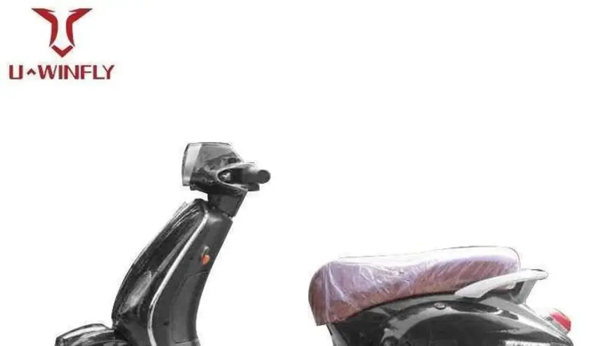 Motor listrik aman dipakai saat hujan dan banjir ringan. Simak tips mencuci motor listrik agar tidak korslet dan tetap awet.