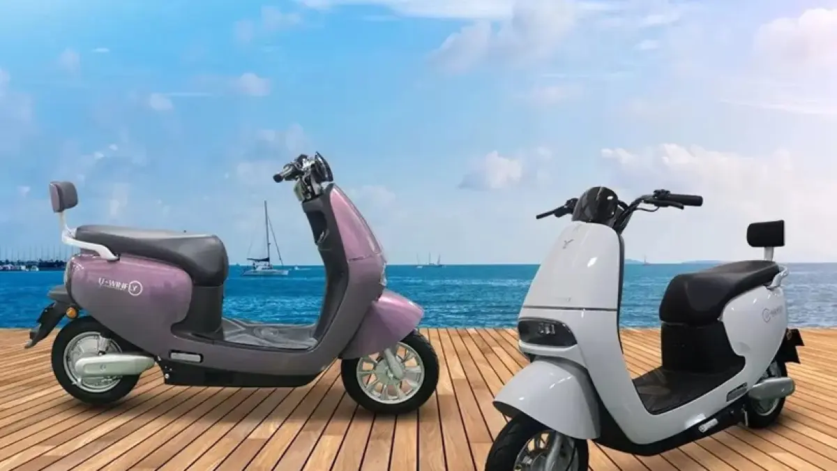 Motor listrik Uwinfly M135H hadir dengan jarak tempuh 180 km, top speed 105 km/jam dan dual baterai lithium, harga cuma Rp21 jutaan.