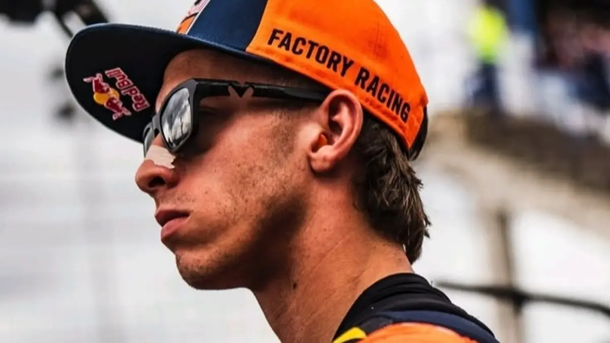 Rookie MotoGP Brian Uriarte sukses kalahkan Pedro Acosta dalam duel dramatis lima lap penuh aksi menegangkan. (Pinterest)