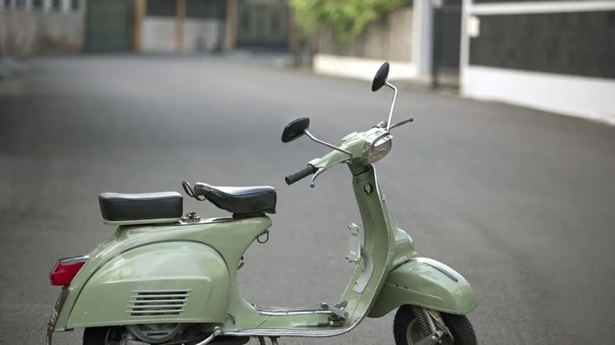 Solo riding Jakarta-Dieng viral usai pemotor dua tak lawan trauma dan menikmati panorama jalur Guci hingga Dieng.
