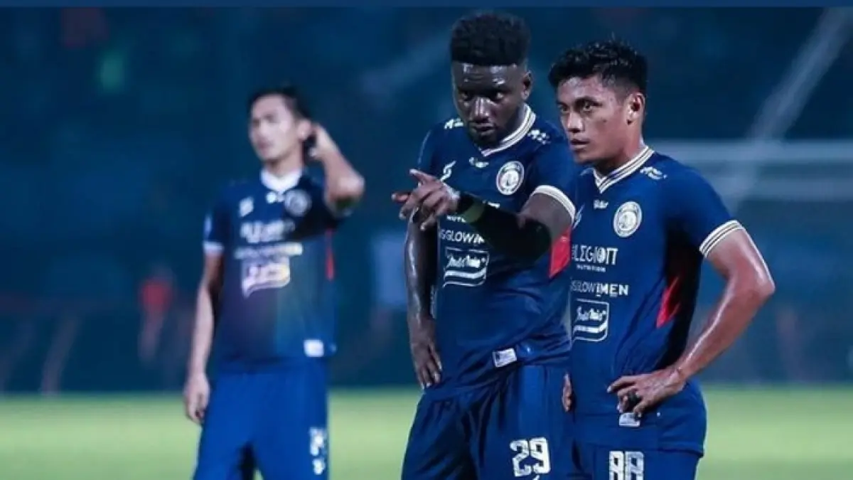Arema FC bersiap merombak skuad Liga 1 2026/2027. Simak daftar pemain yang dirumorkan hengkang dan calon rekrutan baru. (PINTEREST)