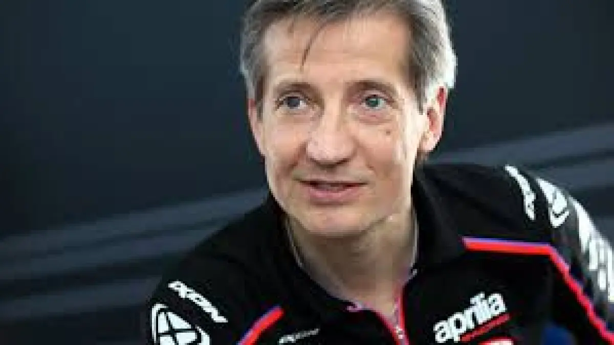 Bos Aprilia Massimo Rivola geram usai Raul Fernandez tabrak Jorge Martin di MotoGP Catalunya 2026. Belum ada team order, tapi aturan bakal diperketat!(Crash.net)