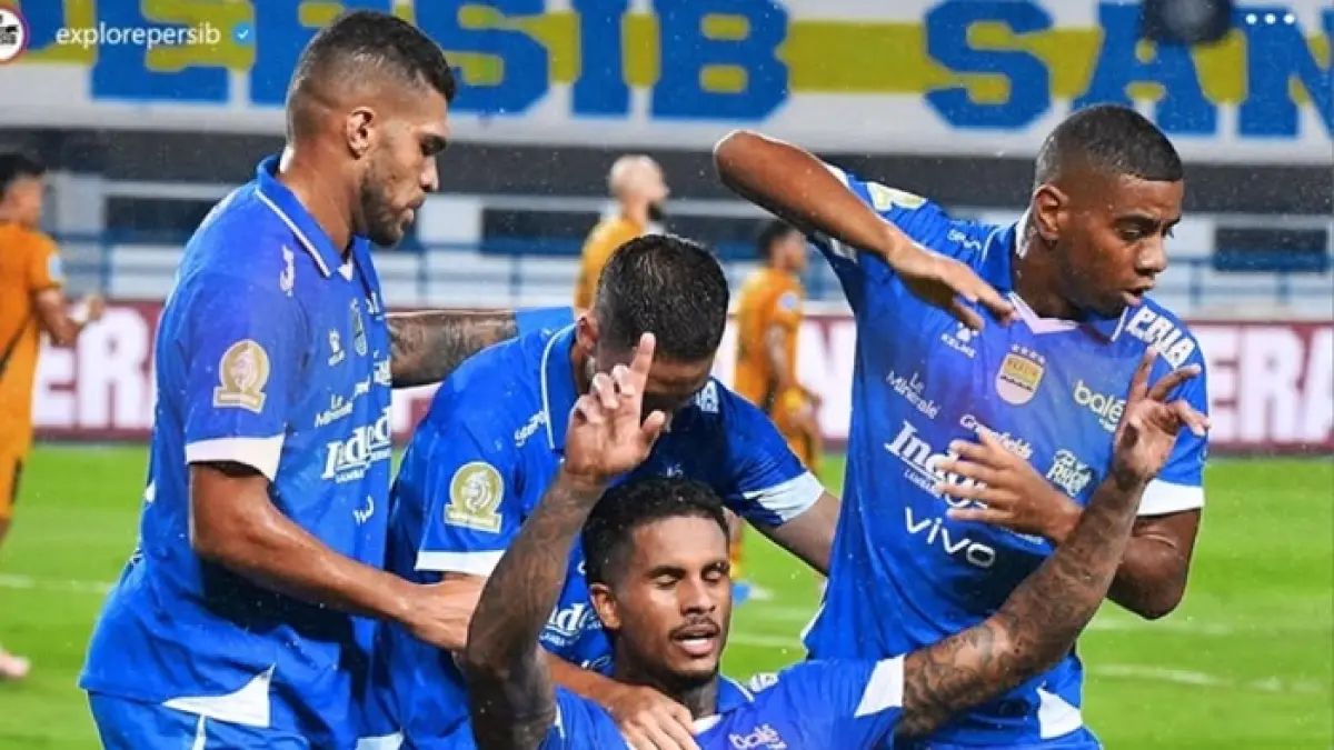 Daftar pemain asing Persib Bandung terbaru memuat pemain bertahan dan calon rekrutan baru, termasuk penyerang dengan 42 gol semusim.