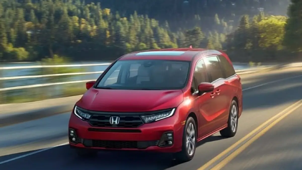 Harga bekas Kia Rio generasi ketiga mulai diburu karena nyaman, fitur lengkap, dan lebih murah dari Honda Jazz. Simak kelebihan lengkapnya. (Pinterest)