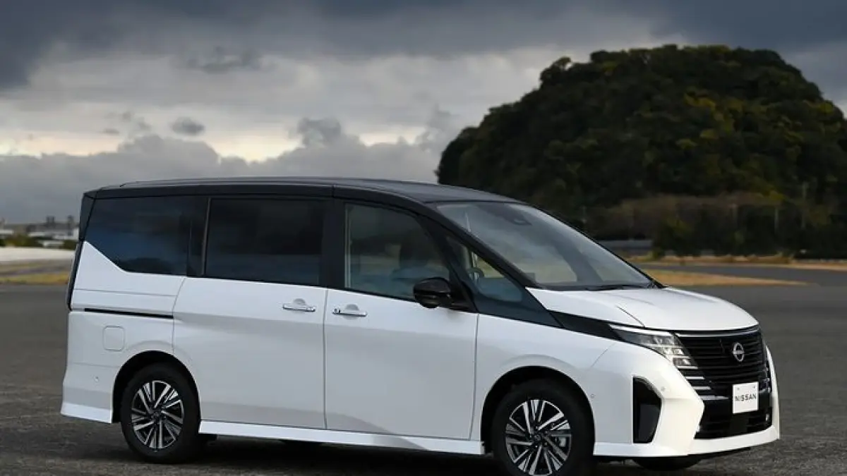 Harga Nissan Serena HWS 2012 bekas kini mulai Rp85 jutaan, punya captain seat, power sliding door, dan kabin super nyaman.(Gemini AI)