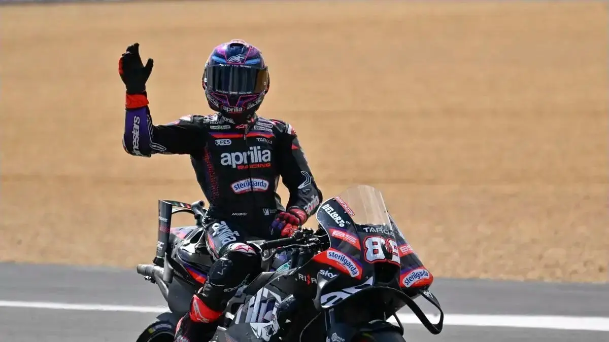 Hasil MotoGP Prancis 2026: Jorge Martin juara usai penantian 588 hari! Aprilia sapu bersih podium, sementara Ducati merana akibat Peko crash & Marquez absen.(Pinterest)