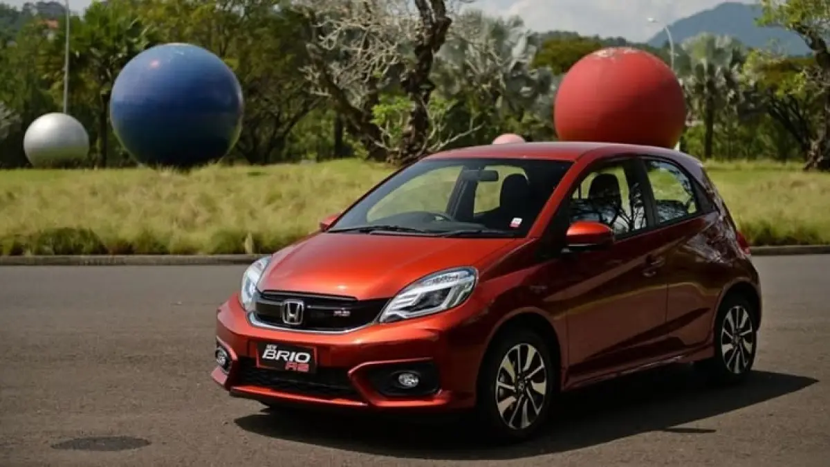 Honda Brio 2026 resmi hadir dengan desain sporty & fitur Honda Sensing! Irit BBM, kabin premium, dan harga mulai Rp 185 jutaan. Cek spesifikasi lengkapnya!(Pinterest)