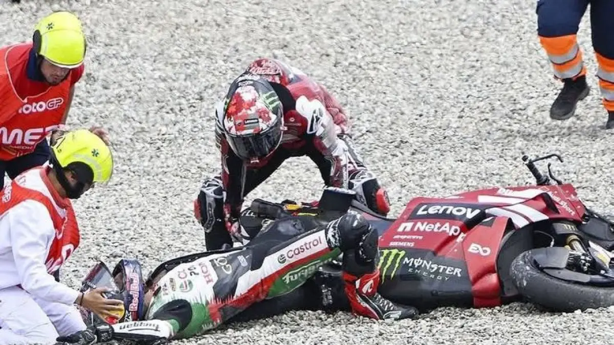 Kesaksian Johann Zarco saat kakinya tersangkut ban belakang Pecco Bagnaia di MotoGP Catalunya 2026. Alami cedera serius, Zarco sebut itu momen paling menakutkan!(GridOto)