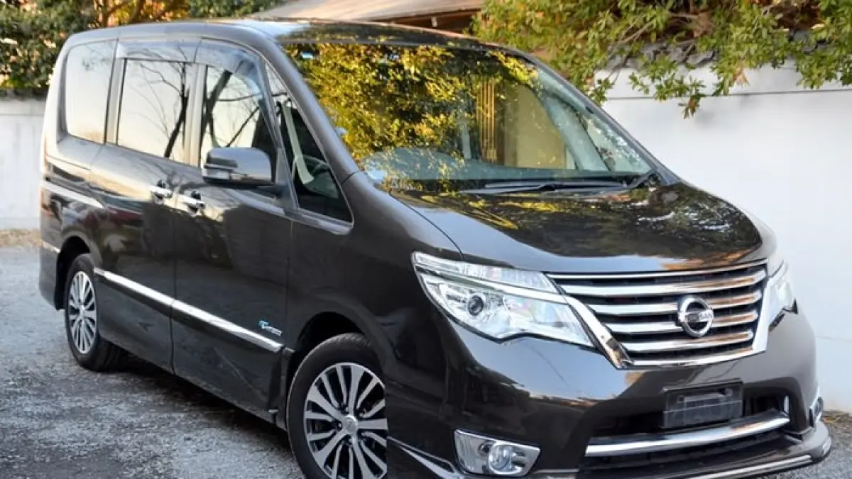 Nissan Serena 2013 HWS dijual Rp145 juta dengan kondisi full ori, kilometer 61 ribu, dan fitur premium lengkap.(Gemini AI)