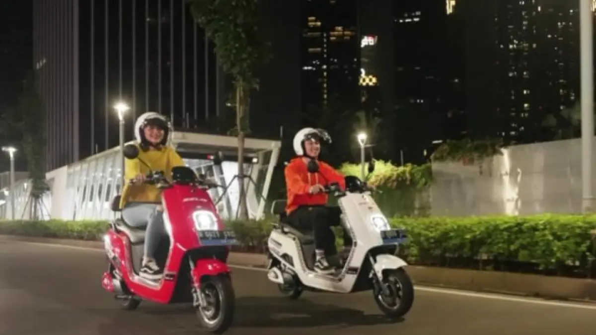Selis Emax terbaru hadir dengan desain modern, baterai lebih efisien, dan harga terjangkau yang bikin motor listrik ini makin diminati.