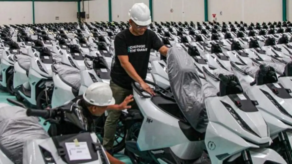 Viar EV1 listrik hadir sebagai motor niaga hemat biaya dan efisien, cocok untuk kurir dan UMKM di Indonesia.