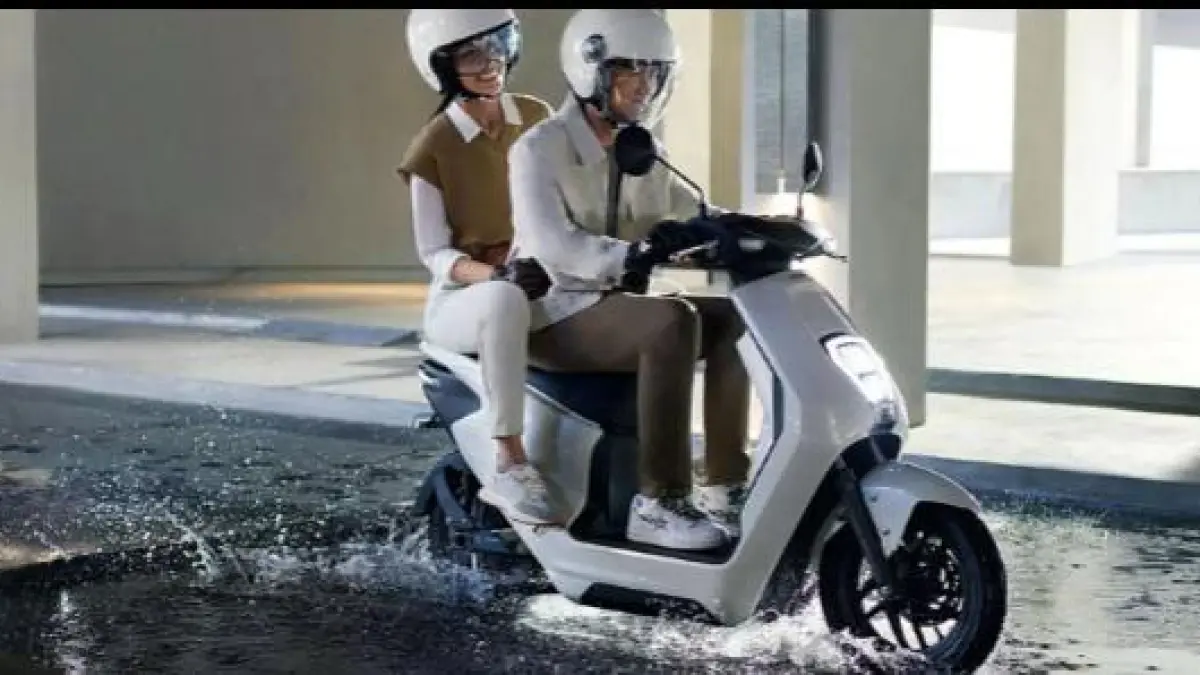 Honda EM1 Electric menawarkan kenyamanan berkendara halus, desain modern, dan cocok untuk motor listrik harian di perkotaan Indonesia.