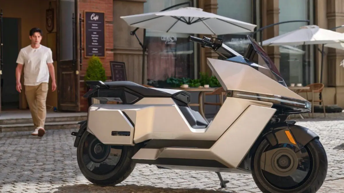 Motor listrik Omo X Smart 2026 hadir dengan jarak 260 km, fitur canggih, dan harga Rp35,5 juta. Simak spesifikasi lengkapnya.