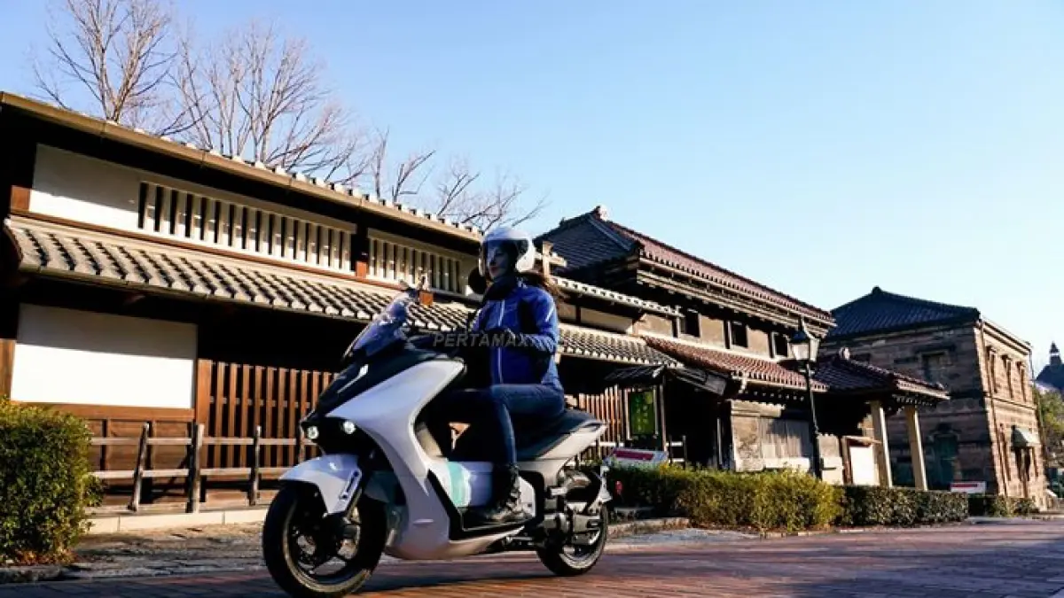 Yamaha E01 jadi sorotan karena riding mirip NMAX, punya fitur canggih, fast charging, dan tetap aman dipakai saat hujan. (Pinterest) 