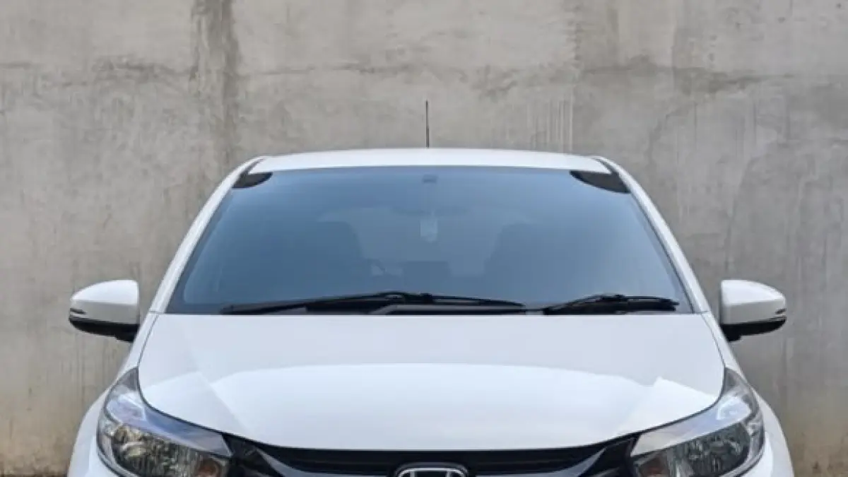 10 mobil paling irit BBM di Indonesia dengan konsumsi hingga 31 km per liter, dari Honda Brio hingga Suzuki Ertiga. (Pinterest. com)