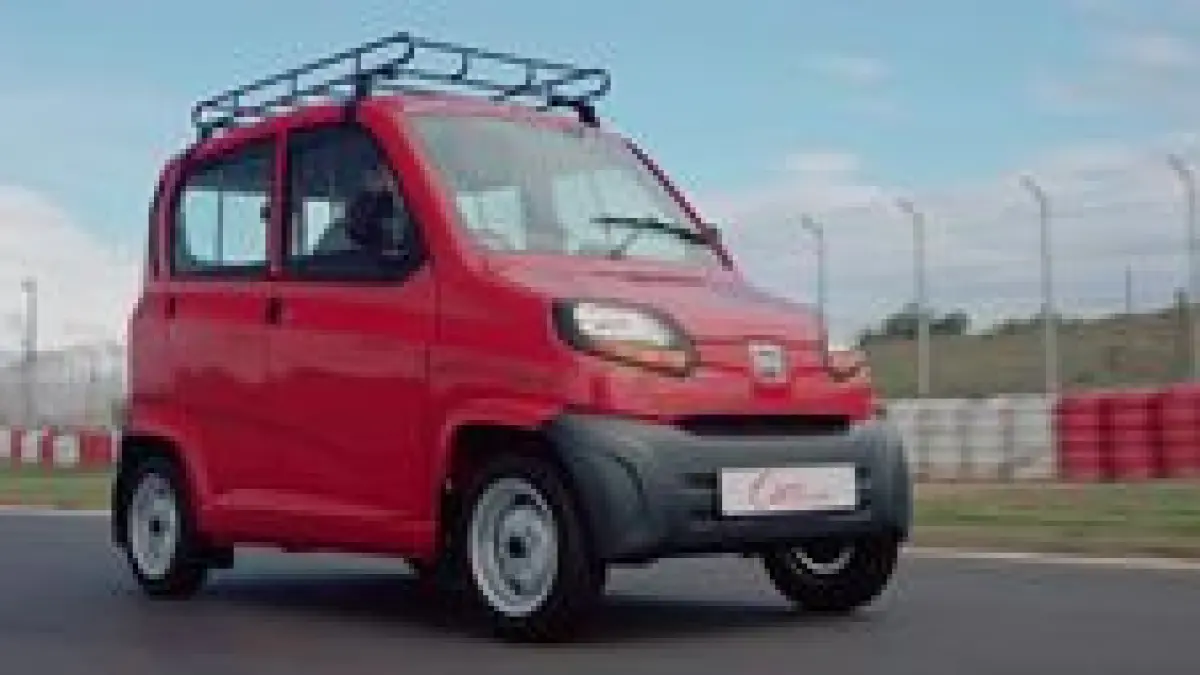 Bajaj Qute 2026 hadir dengan desain baru dan konsumsi BBM hingga 50 km, cocok jadi mobil mini irit untuk perkotaan. (Pinterest. com)