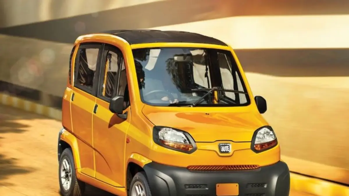 Bajaj Qute 2026 hadir dengan harga Rp50 jutaan dan konsumsi BBM 35 km per liter, cocok jadi mobil mikro irit untuk perkotaan. (Pinterest. com)