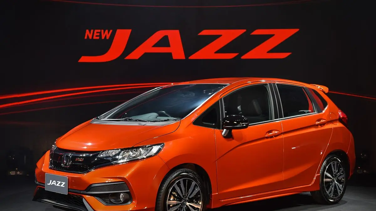 Banyak rumor kaki-kaki Honda Jazz ringkih. Sebelum beli mobil bekas, simak ulasan jujur mengenai penyakit umum dan tips perawatannya agar tidak menyesal.(Pinterest)