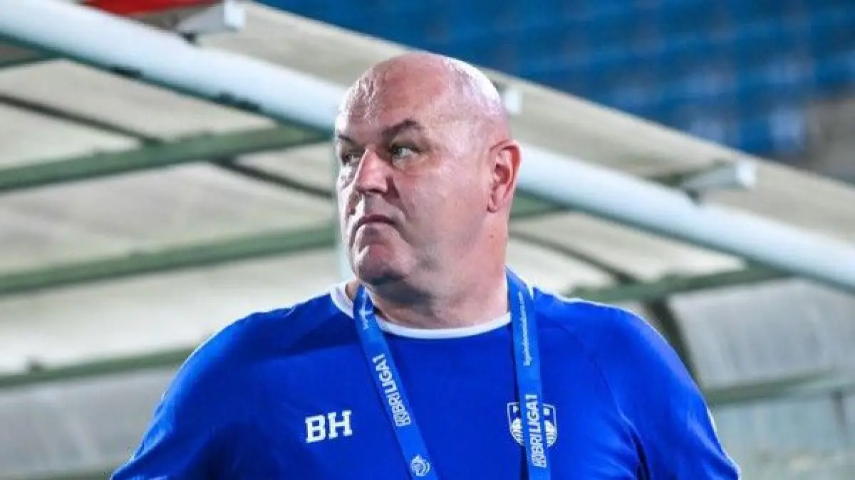 Bojan Hodak resmi tinggalkan kursi pelatih Persib Bandung dan digantikan Igor Tolic di tengah isu IPO klub. (Pinterest. com)