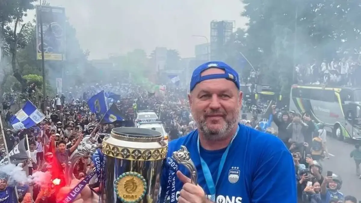 Boyan Hodak dikabarkan tinggalkan Persib Bandung usai hattrick juara. Konvoi Maung Bandung juga diwarnai insiden Fran Putros. (Pinterest. com)