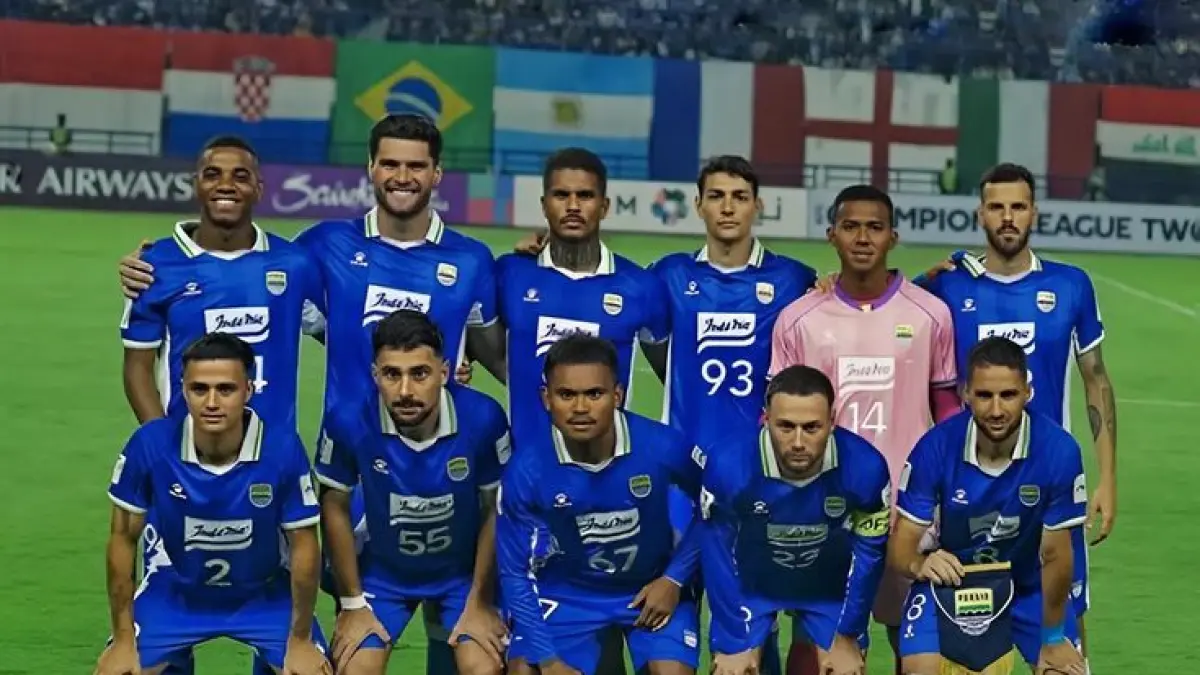Dapatkan update daftar transfer Persib Bandung 2026/2027. Juara Liga 1 ini incar bintang Eropa seperti Divock Origi dan Ante Rebic untuk perkuat skuad.(Pinterest)