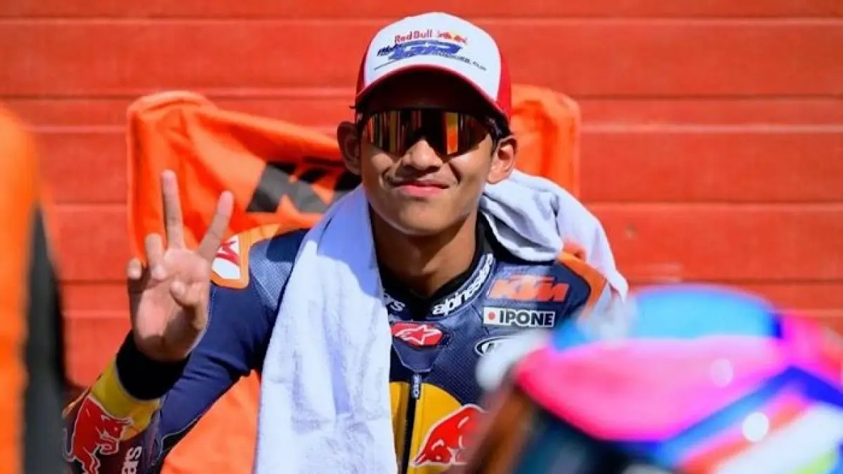 Feda Ega Pratama bikin media Italia kagum usai comeback brutal dari P20 ke P8 di Moto3 Catalunya 2026.(pinterest)