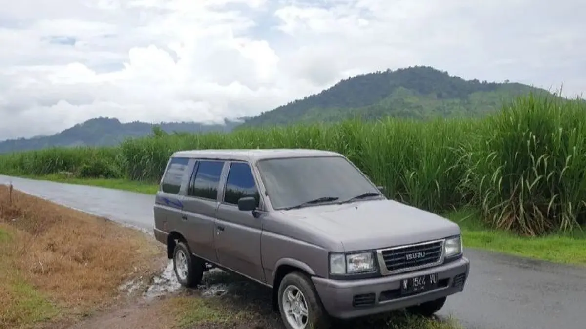 Ingin beli Isuzu Panther Kotak? Waspadai 7 kelemahan teknis, dari performa mesin, rem kurang pakem, hingga masalah AC sebelum menyesal. Cek selengkapnya di sini!(Pinterest)