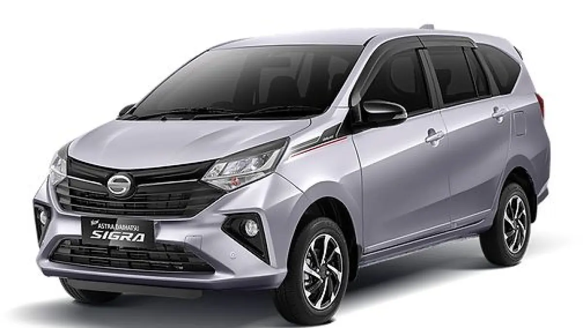 Mobil murah irit BBM 2026 paling hemat bensin, dari Daihatsu Sigra hingga Honda Brio Satya dengan konsumsi tembus 22 km/liter. (Pinterest.com)