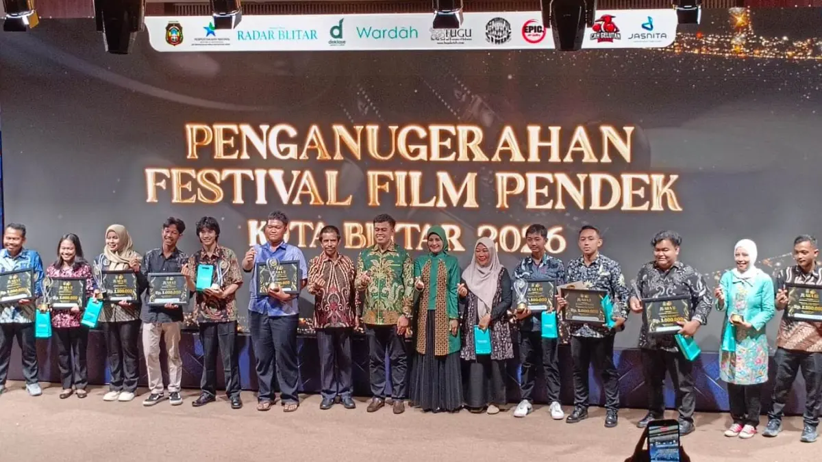 YANU ARIBOWO/RADAR BLITAR
KREATIF: Momen penganugerahan Festival Film Pendek Kota Blitar 2026, pada Senin (25/5) malam.&nbsp;