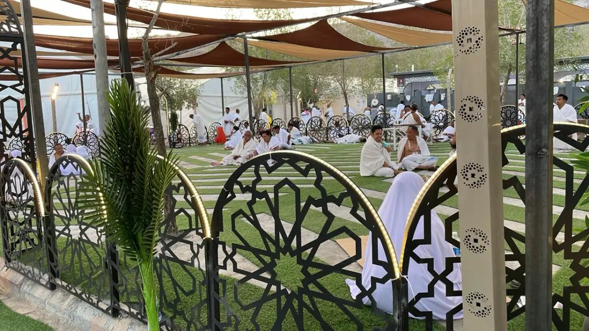 JAMIL MASHADI UNTUK RADAR BLITAR
SEJUK: Pemerintah Arab Saudi menghadirkan taman-taman di area tenda pemondokan para jemaah haji saat Wukuf di Arafah, kemarin (26/5). 
