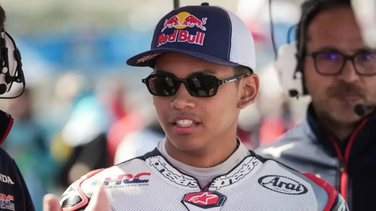 Intip kisah Veda Ega Pratama, pembalap Indonesia yang siap tempur di Moto3. Dari latihan di pasar sapi hingga koleksi trofi dunia yang membanggakan.(Pinterest)