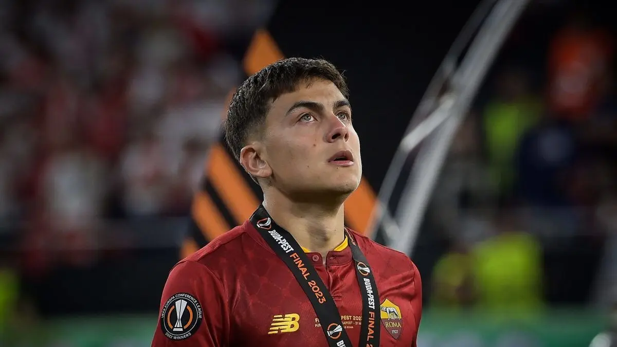 Persib Bandung dirumorkan rekrut Paulo Dybala untuk musim depan. Simak ambisi Maung Bandung menghadapi lima kompetisi padat dan jadwal lengkapnya.(Pinterest)