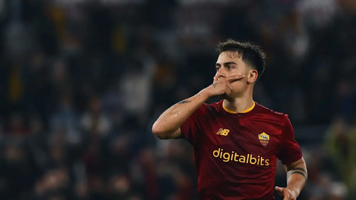 Persib Bandung rayakan hattrick juara Liga Indonesia. Rumor Paulo Dybala merapat ke skuad Maung Bandung kian memanas untuk musim depan. Cek faktanya!(Pinterest)