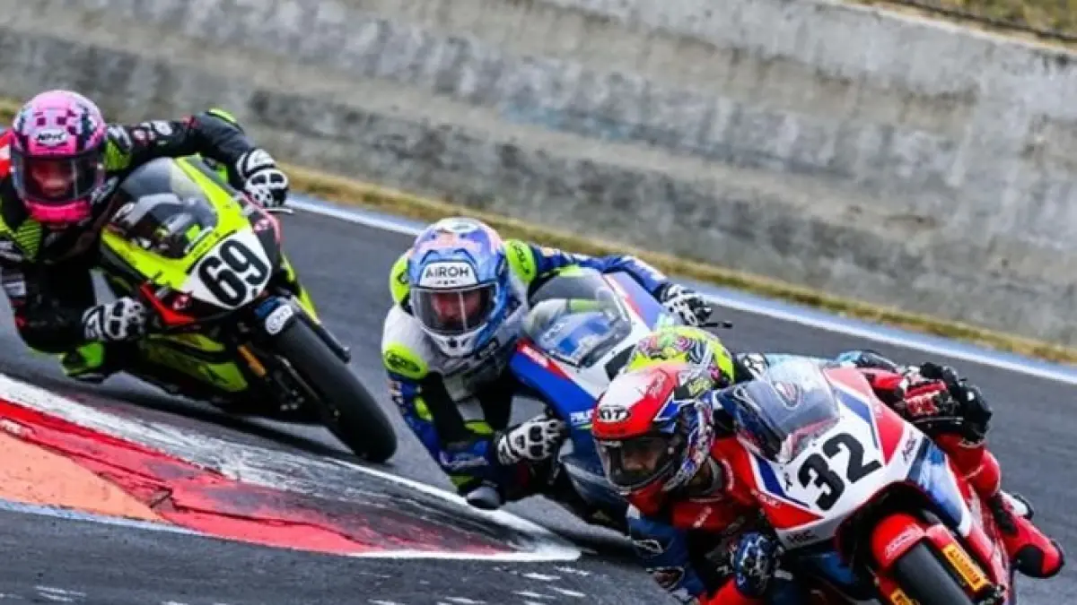 Drama penalti JuniorGP Catalunya mengantar Kiandra Ramadipa naik podium perdana dan membuka peluang menuju Moto3. (Pinterest)