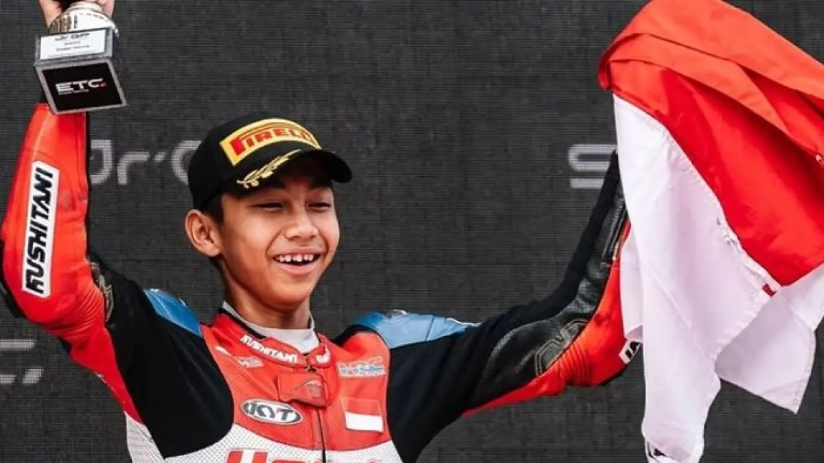 Kiandra Ramadipa juara Red Bull MotoGP Rookies Cup 2026 usai comeback dari posisi 17 dan menang dramatis di Jerez. (Pinterest)