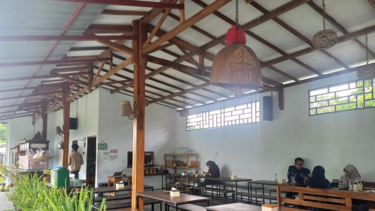Santap Kuliner Rumahan dengan Suasana Santai