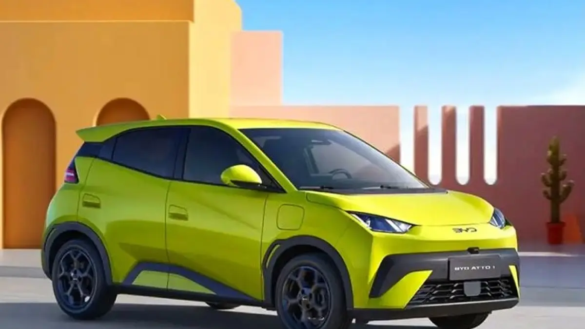 BYD Atto 1 hadir mulai Rp195 juta dengan jarak tempuh hingga 380 km. Simak spesifikasi dan alasan mobil ini mengancam LCGC.(Gemini AI)
