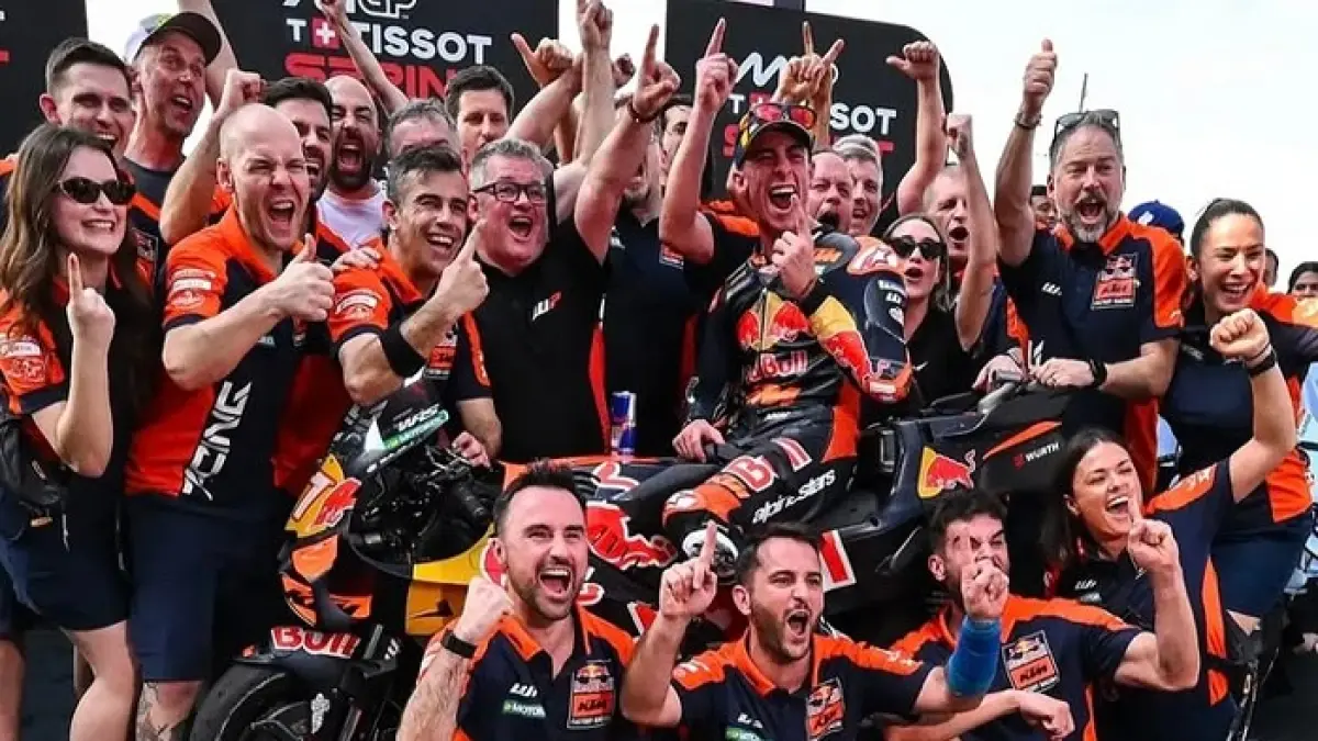 Jadwal MotoGP Italia 2026 hari ini live Trans7 pukul 19.00 WIB. Marco Bezzecchi pole position dan pimpin klasemen. (Pinterest)