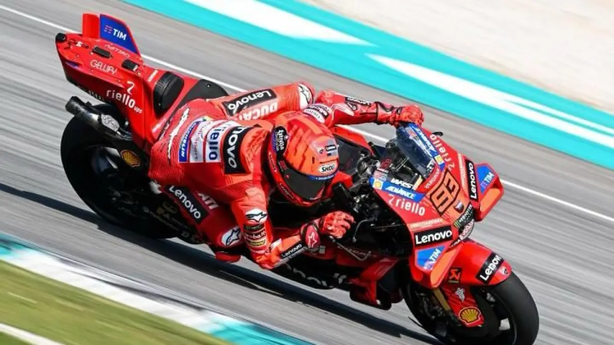 Marc Marquez puji Ducati jelang MotoGP 2026. Ia menyebut konsistensi performa menjadi keunggulan yang sulit ditandingi rival.