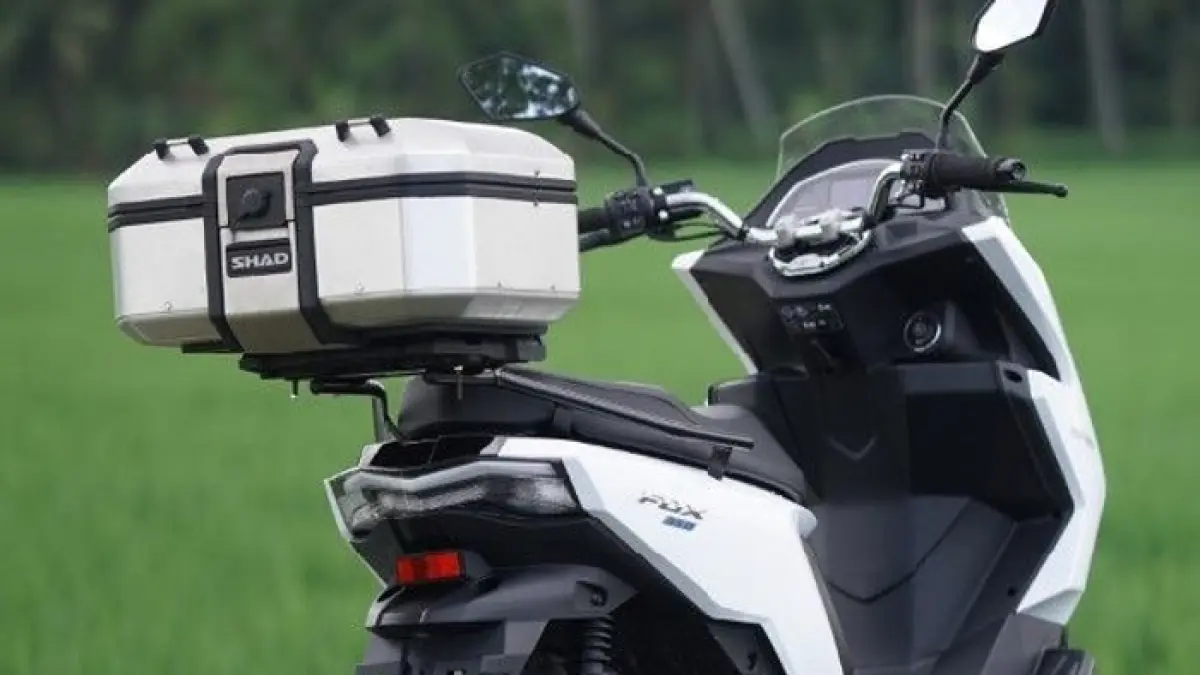 Polytron Fox 350 diuji angkut beban 75 kg di depan, simak hasil handling, suspensi, dan performanya di jalan raya.(Gemini AI)