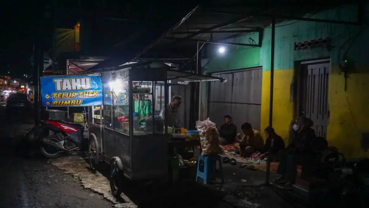 Nugroho, 60, dari Usaha Peternakan hingga Berjualan Tahu Tek
Tak Takut Gagal, Terpenting Terus Bergerak Cari Peluang Lain
