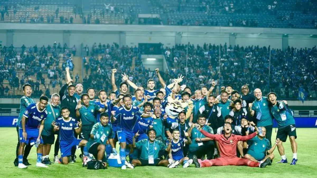 9 pemain dirumorkan gabung Persib Bandung musim 2026/2027. Ada Jairo Riedewald, Zidan Iqbal hingga Aymen Hussein (Pinterest).