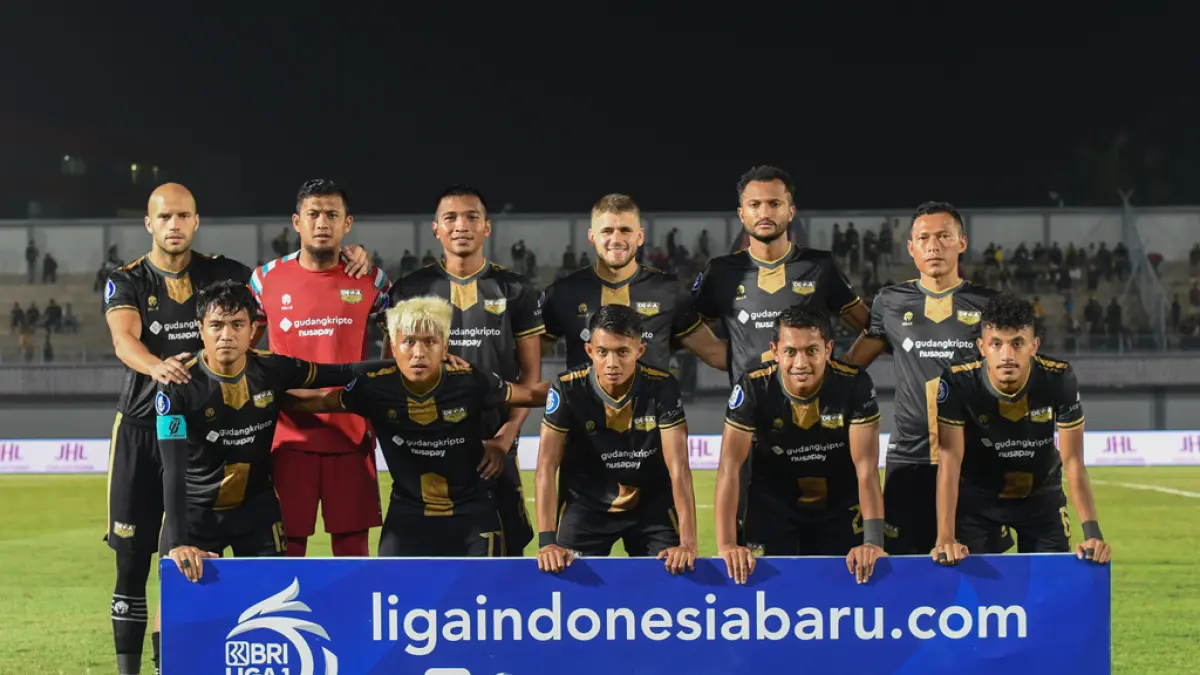 Bali United vs Dewa United berlangsung sengit. Gol Kadek Agung dari umpan Yacob Sayuri membawa Serdadu Tridatu unggul 1-0 (Pinterest).